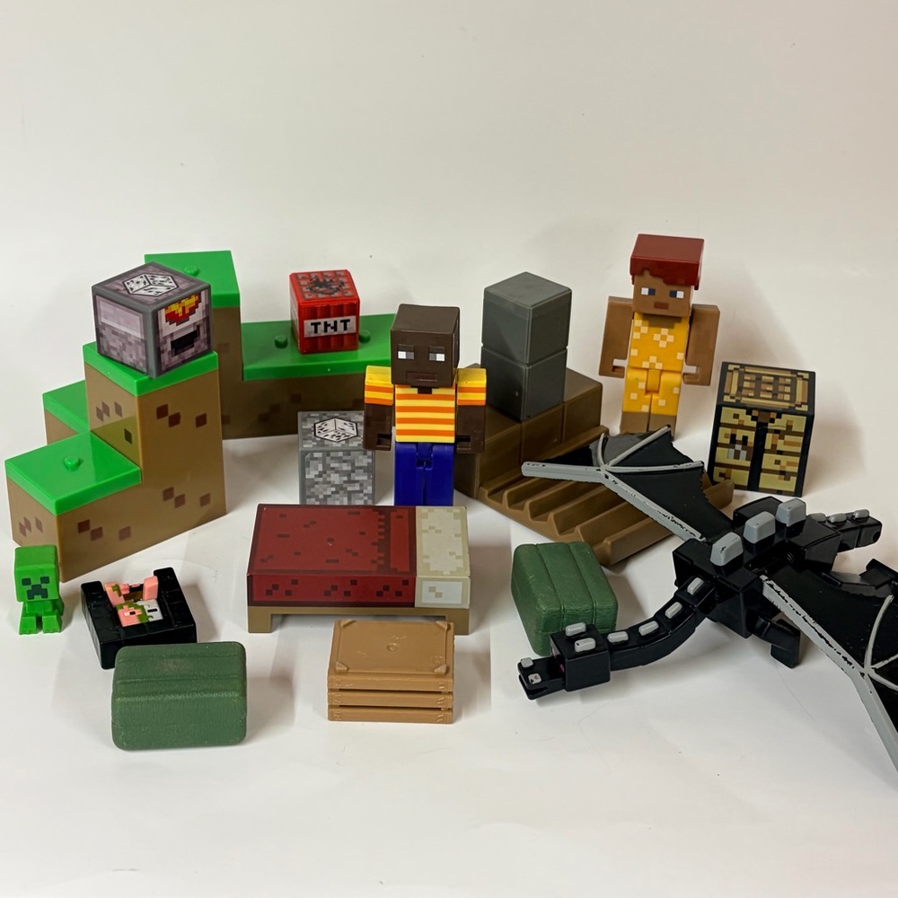 Minecraft Mojang Mixed Lot of 16 Toys Ender Dragon Figure Toys Lot Multicolor